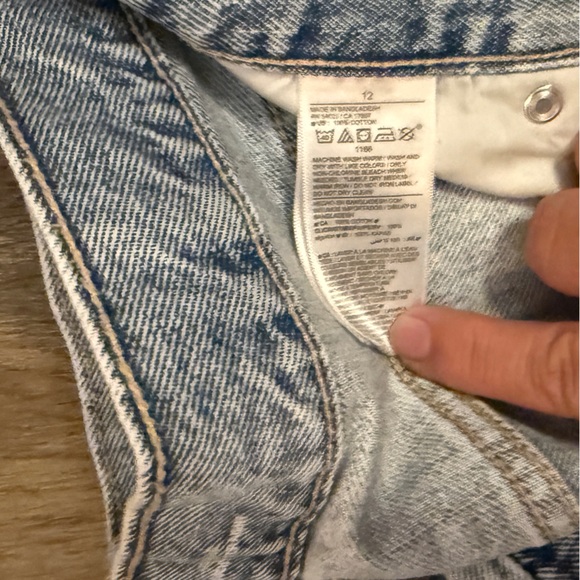 Old Navy Slouchy Straight Denim Jeans light wash - Picture 2 of 6